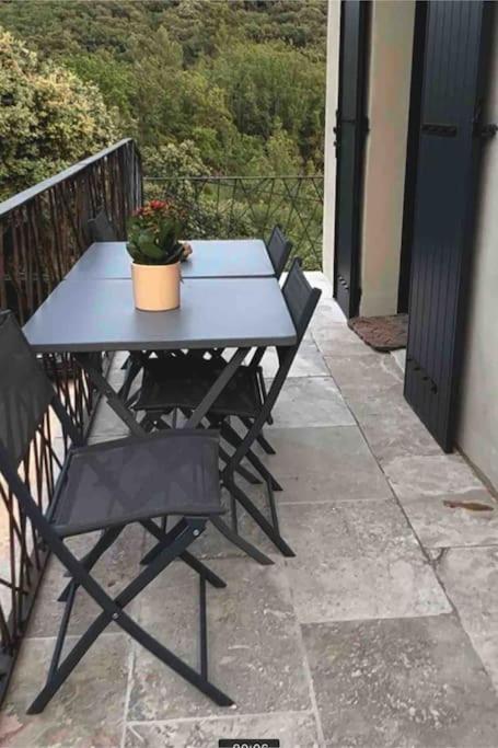 Appartamento Loft Pied De Coline Au Calme Ginasservis Esterno foto